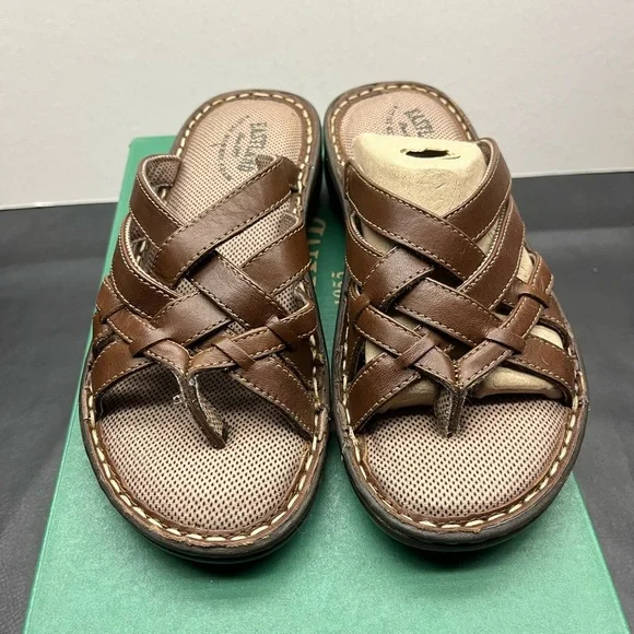 Woman’s Eastland Sandals - Size: 6 - Brand new in box - Picture 6 of 8
